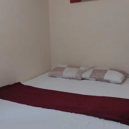 Quarto de casal em casa de vila-3